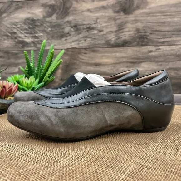 NIB Earthies Ferro Suede Leather Flats Loafers Shoes Dark Grey 8.5B