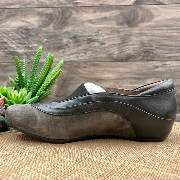 NIB Earthies Ferro Suede Leather Flats Loafers Shoes Dark Grey 8.5B