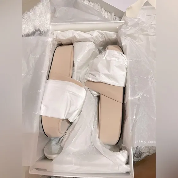 NIB Good American Gold Chain Platform Slide Sandals Nude blush size 6.5