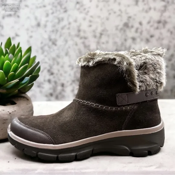 NIB Skechers Relaxed Fit Easy Going Quantum Pull on Boots Chocolate Suede
