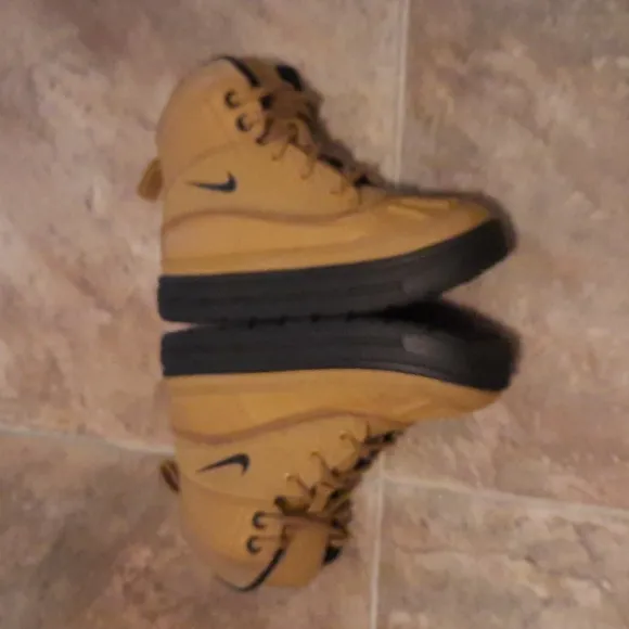 Nike ACG boots, size 11, tan
