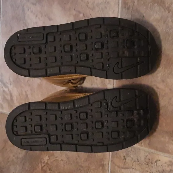 Nike ACG boots, size 11, tan