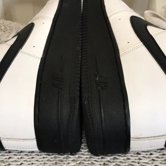 Nike Air Force 1 Low Black Sole