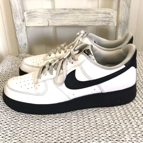 Nike Air Force 1 Low Black Sole