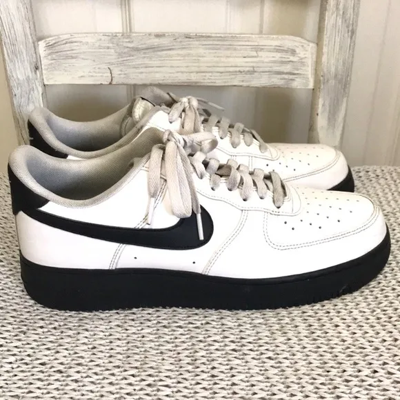 Nike Air Force 1 Low Black Sole