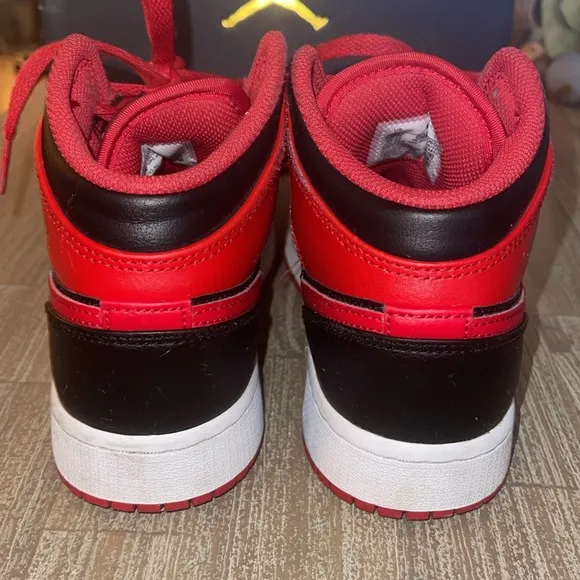 Nike- Air Jordan 1 MID (GS) Black/Fire Red- White- size 4Y