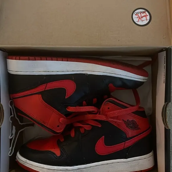 Nike- Air Jordan 1 MID (GS) Black/Fire Red- White- size 4Y