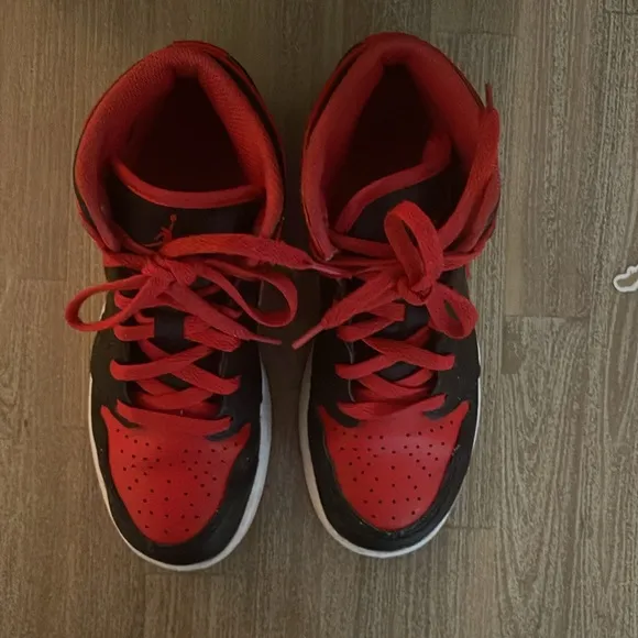 Nike- Air Jordan 1 MID (GS) Black/Fire Red- White- size 4Y
