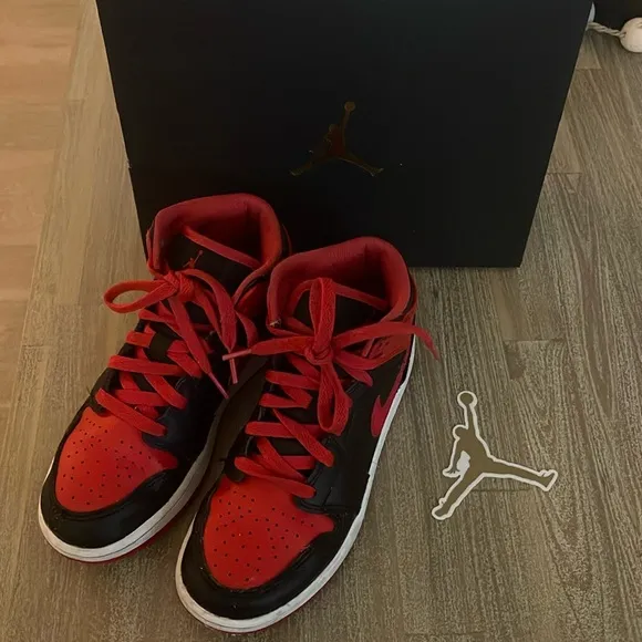 Nike- Air Jordan 1 MID (GS) Black/Fire Red- White- size 4Y