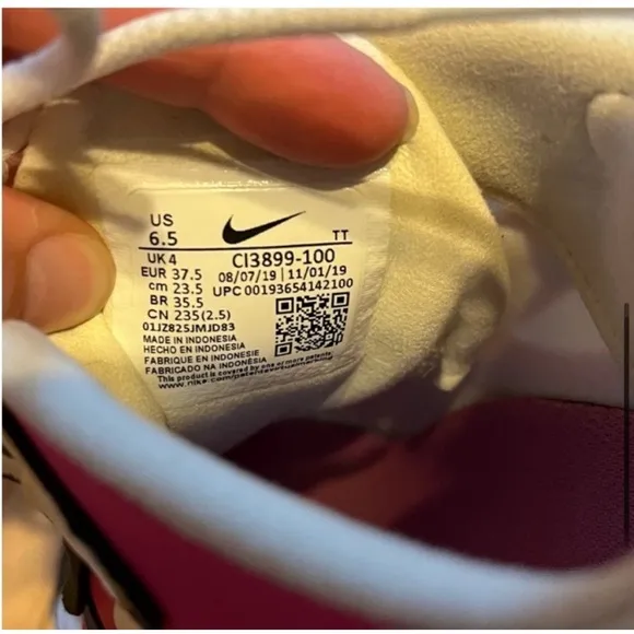 Nike Air Max 270 React Sneakers Summit White/ Cosmic Fuchsia-Black Size 6.5