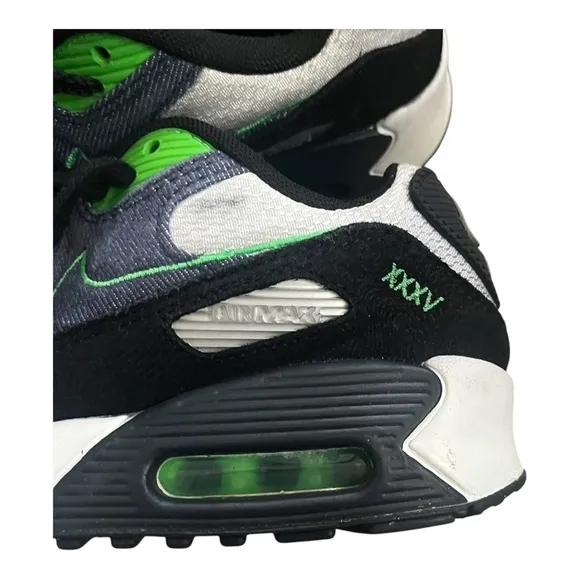 Nike Air Max Sneakers black/white/green padded collar durable sole boy youth 3.5