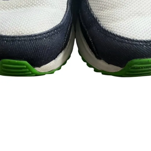 Nike Air Max Sneakers black/white/green padded collar durable sole boy youth 3.5