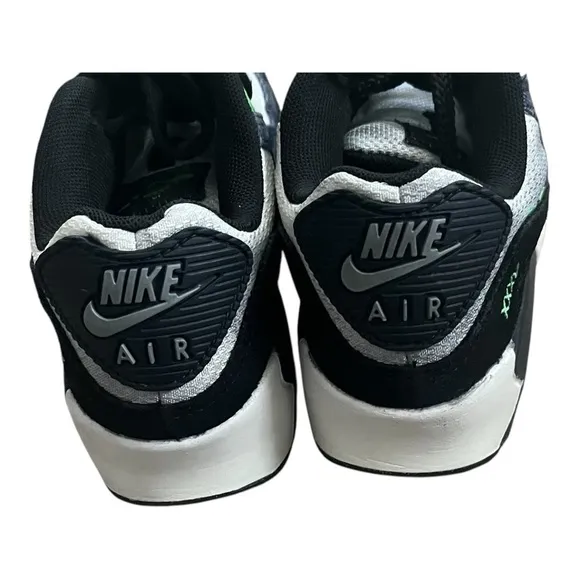 Nike Air Max Sneakers black/white/green padded collar durable sole boy youth 3.5