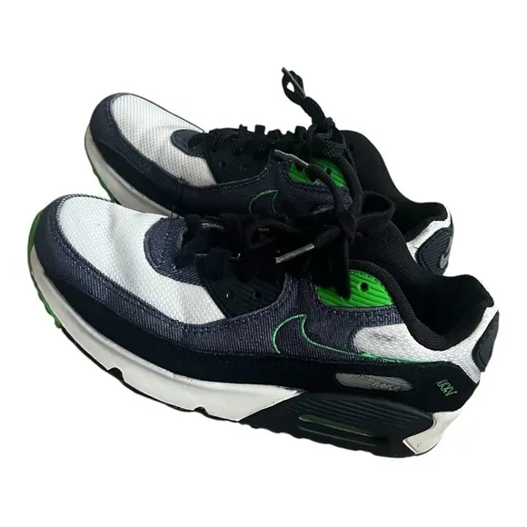 Nike Air Max Sneakers black/white/green padded collar durable sole boy youth 3.5