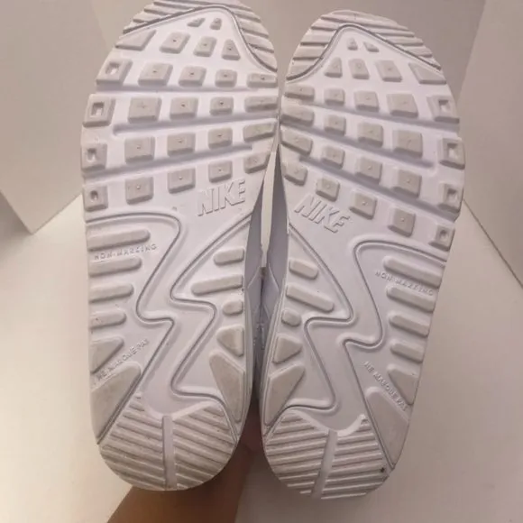 Nike Air Max White Sneakers CD6864-100‎ Size 6.5Y Women's 8