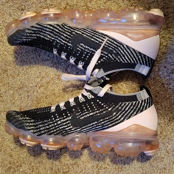 Nike Air Vapormax 3.0 Women's Black/White/Pink/Gold Flyknit Sneakers Sz 9