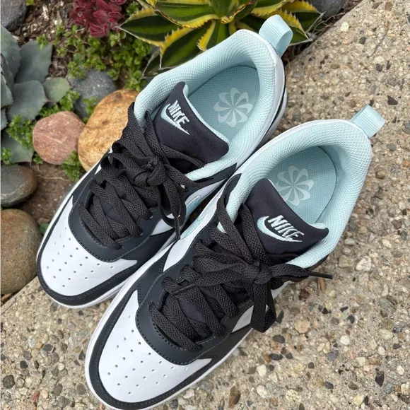 Nike Court Borough Low Sneakers