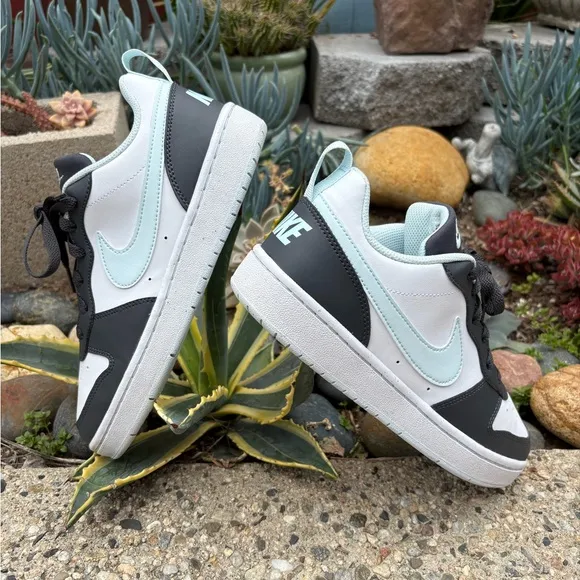Nike Court Borough Low Sneakers