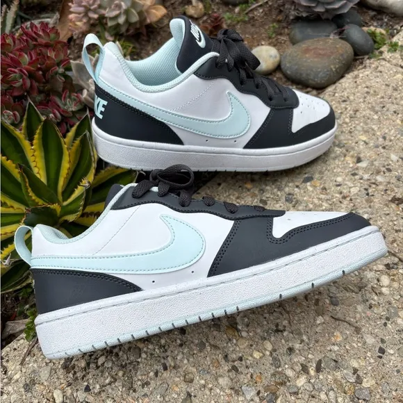 Nike Court Borough Low Sneakers