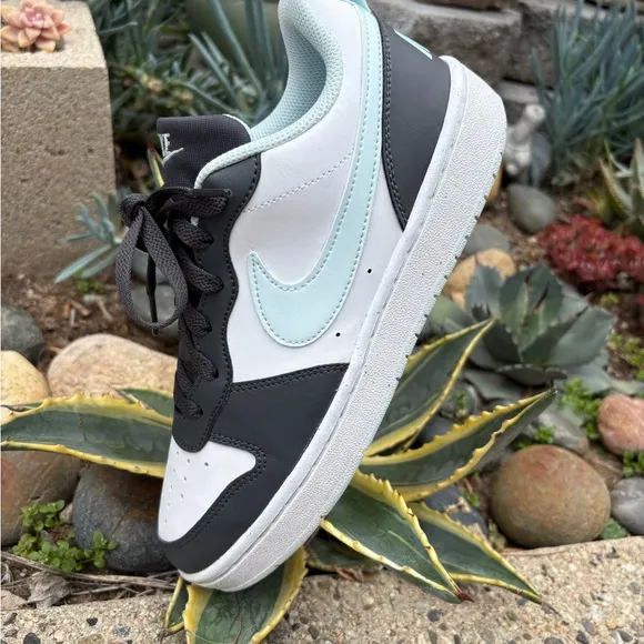 Nike Court Borough Low Sneakers