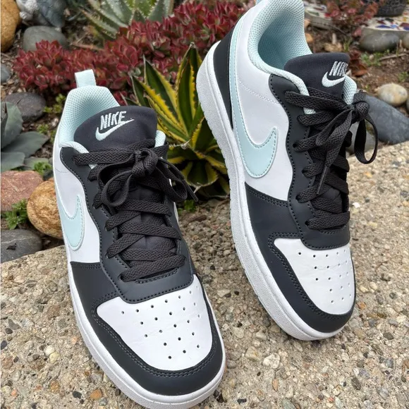 Nike Court Borough Low Sneakers