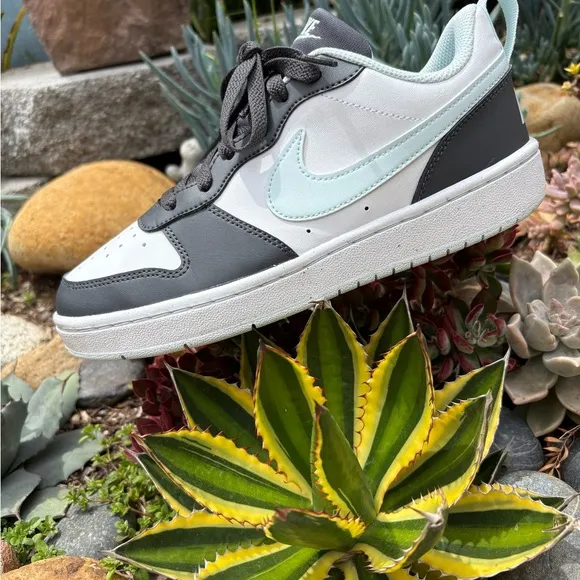 Nike Court Borough Low Sneakers