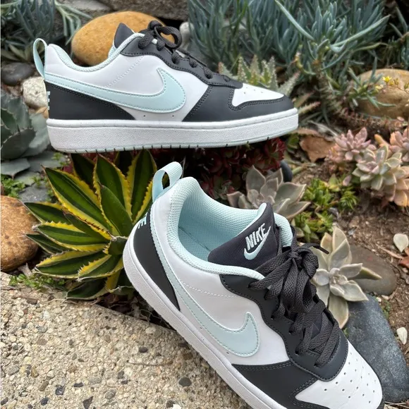 Nike Court Borough Low Sneakers