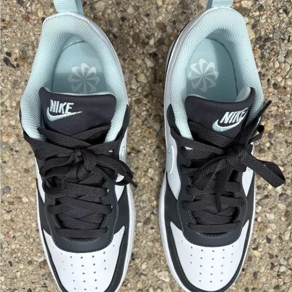 Nike Court Borough Low Sneakers