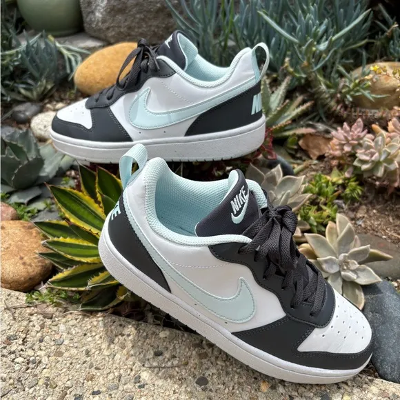 Nike Court Borough Low Sneakers
