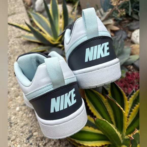 Nike Court Borough Low Sneakers