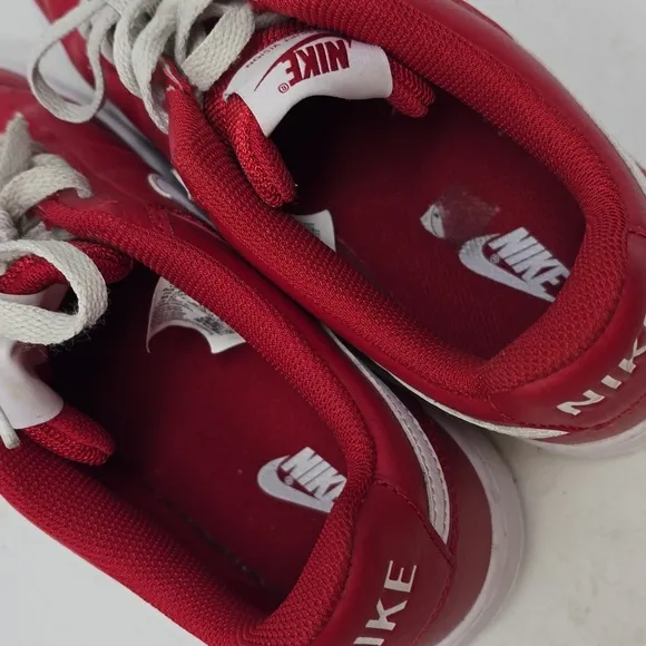 NIKE Court Vision Low Men’s Sneakers Gym Red/White Size 9.5