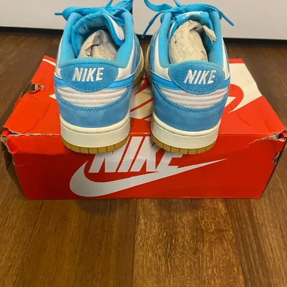 Nike Dunks Low SE!! Blue Suade!!! Blue and White Sneakers with Gum Sole!!