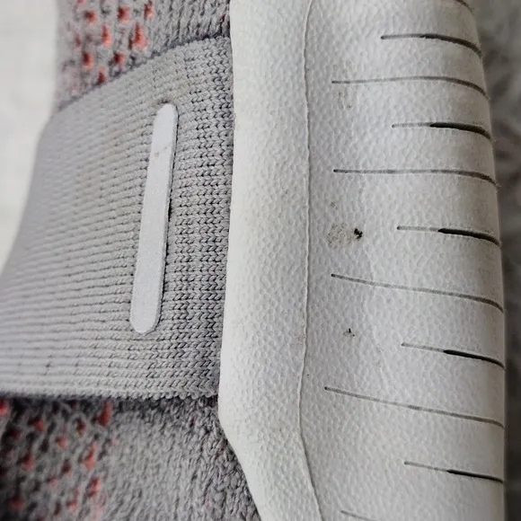 Nike Free RN Motion Flyknit 2018 Grey Crimson Pulse Fabric Upper Pull On Sneaker
