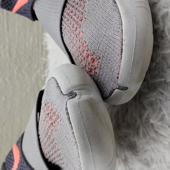 Nike Free RN Motion Flyknit 2018 Grey Crimson Pulse Fabric Upper Pull On Sneaker
