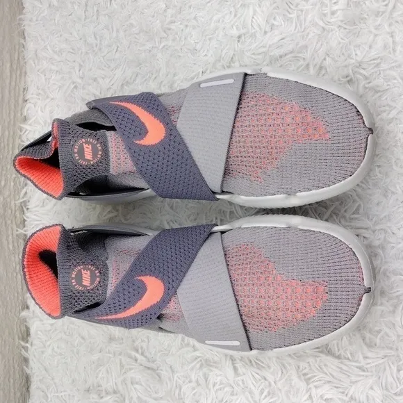 Nike Free RN Motion Flyknit 2018 Grey Crimson Pulse Fabric Upper Pull On Sneaker