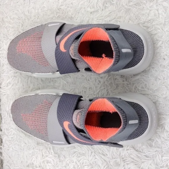 Nike Free RN Motion Flyknit 2018 Grey Crimson Pulse Fabric Upper Pull On Sneaker