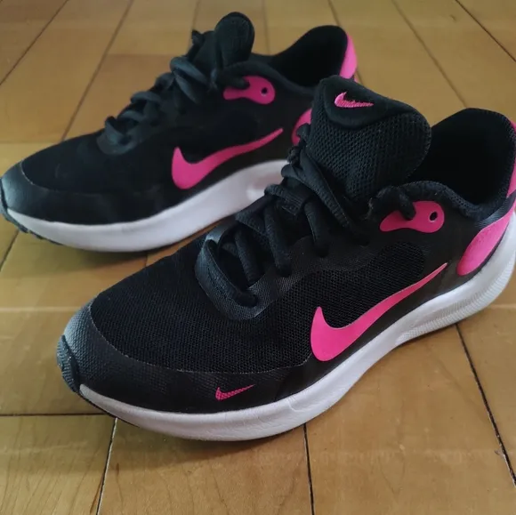 Nike Girls Black and Pink Sneakers