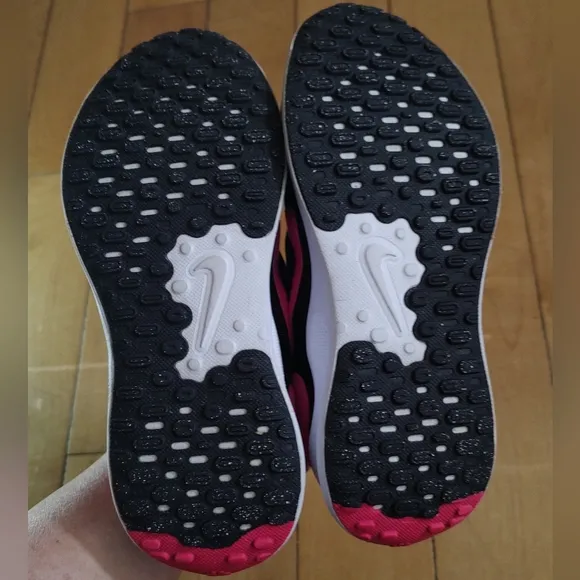 Nike Girls Black and Pink Sneakers