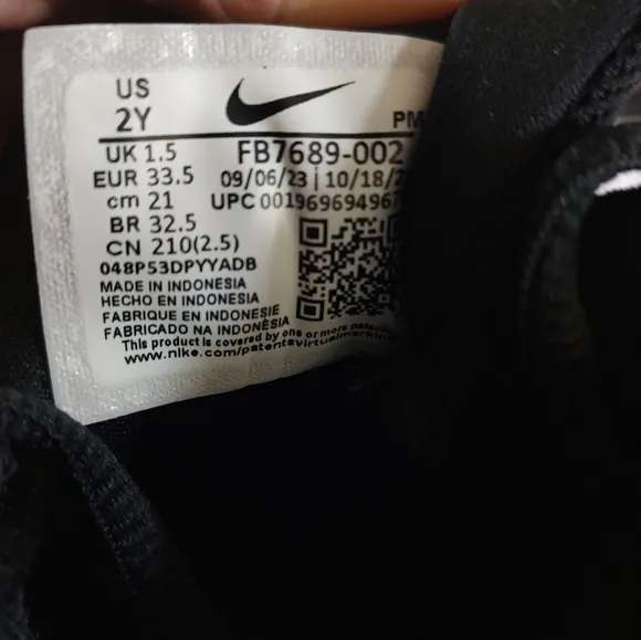 Nike Girls Black and Pink Sneakers