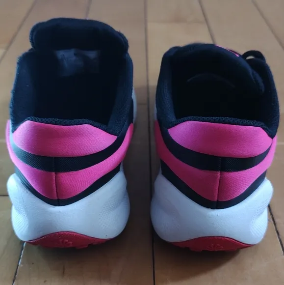 Nike Girls Black and Pink Sneakers
