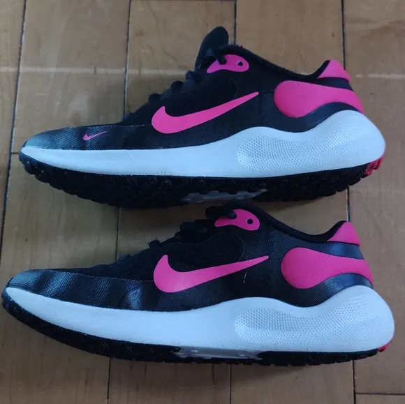 Nike Girls Black and Pink Sneakers