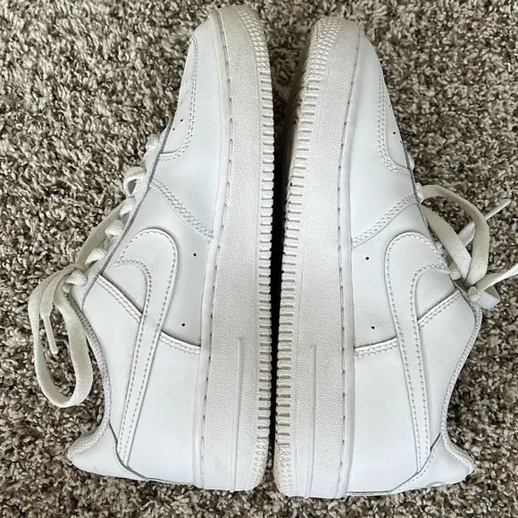 Nike Kids Air Force 1 LE Sneakers in White