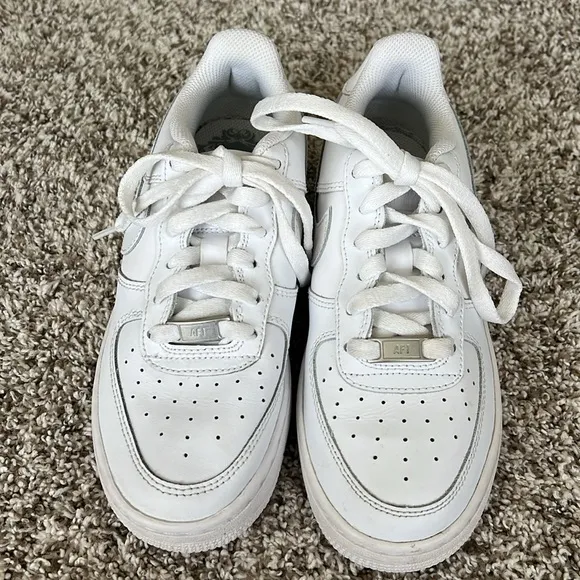 Nike Kids Air Force 1 LE Sneakers in White