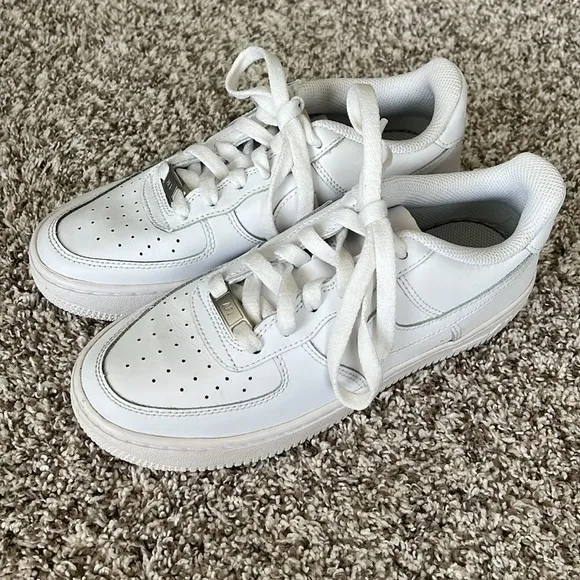 Nike Kids Air Force 1 LE Sneakers in White