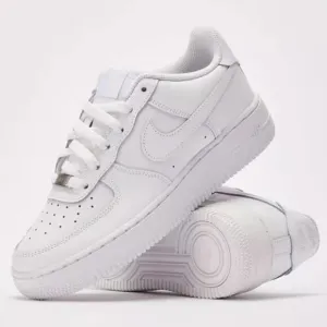 Nike Kids Air Force 1 LE Sneakers in White