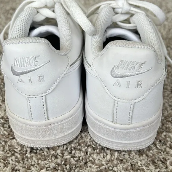 Nike Kids Air Force 1 LE Sneakers in White