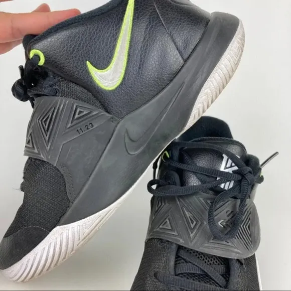 Nike Kyrie Flytrap 3 Sneakers Sz 6Y