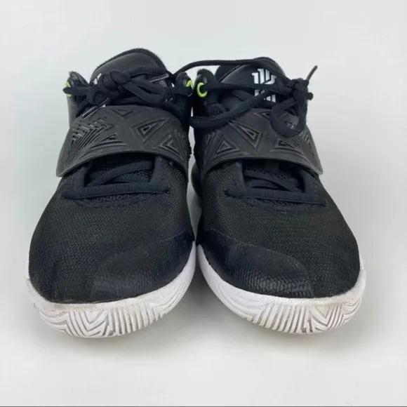 Nike Kyrie Flytrap 3 Sneakers Sz 6Y