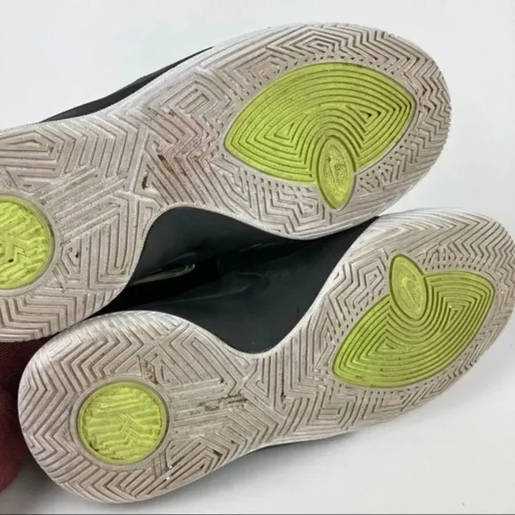 Nike Kyrie Flytrap 3 Sneakers Sz 6Y