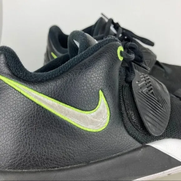 Nike Kyrie Flytrap 3 Sneakers Sz 6Y